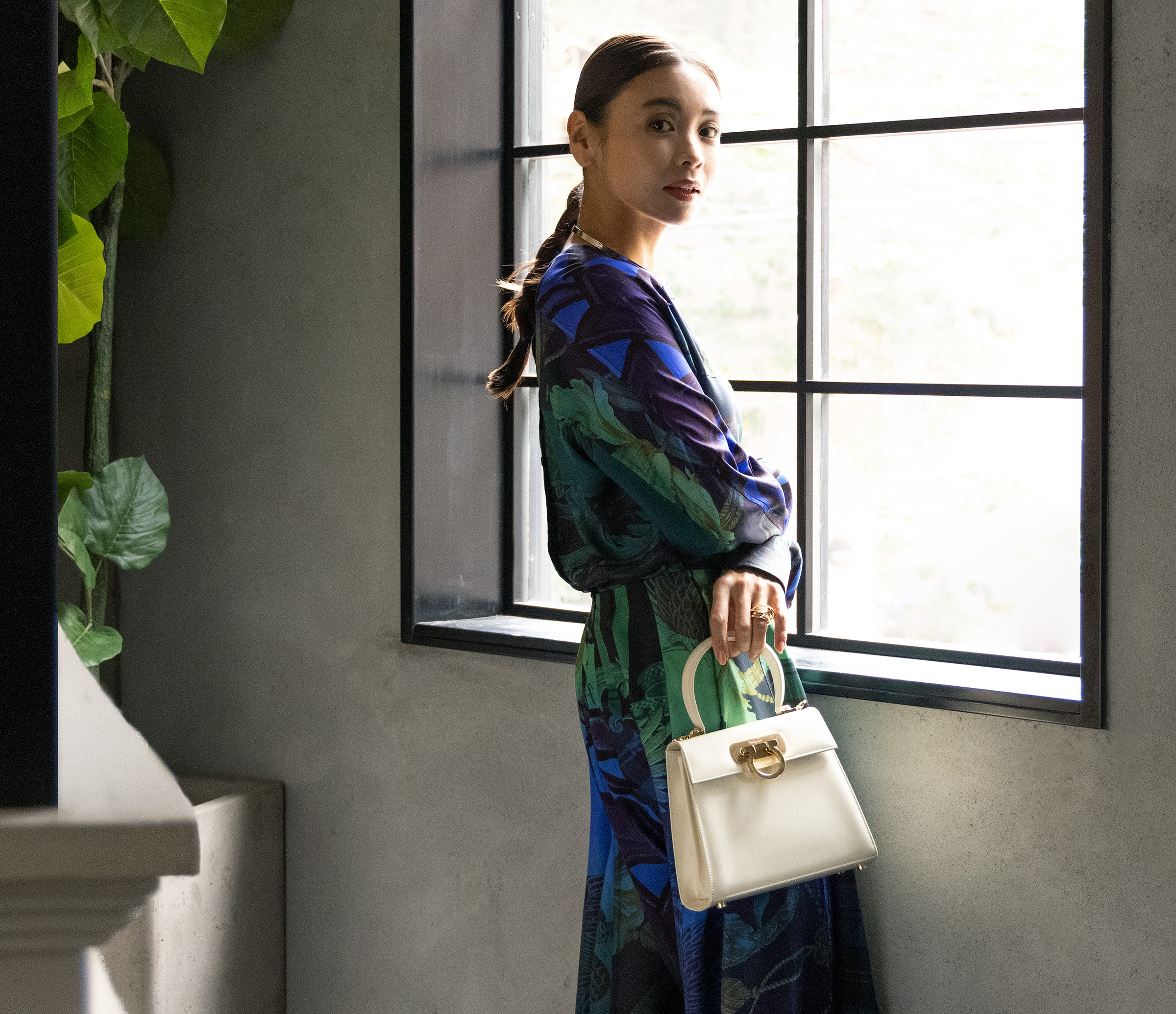 滝沢眞規子さんの「HOLIDAYブラックスタイル」5days | VERY NaVY