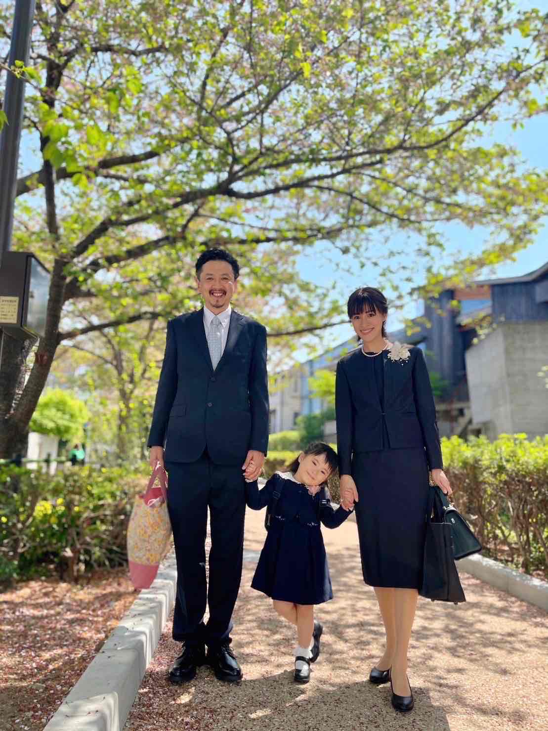 卒入園・入学】ジャケット着用派はスカート、ワンピでハンサムすぎない