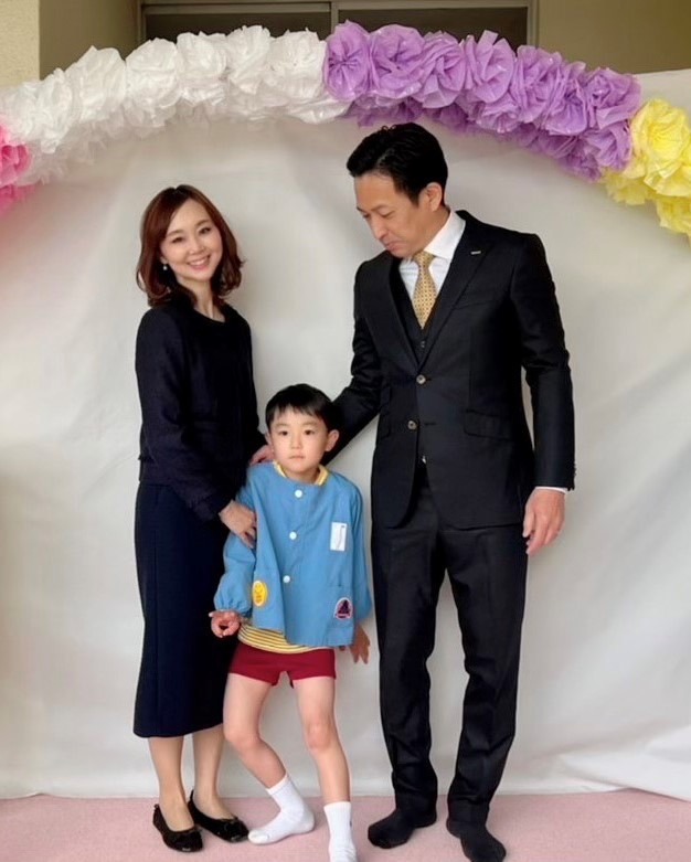 卒入園・入学】華やか上手な名古屋ママは「黒紺」も地味じゃない！ | VERY