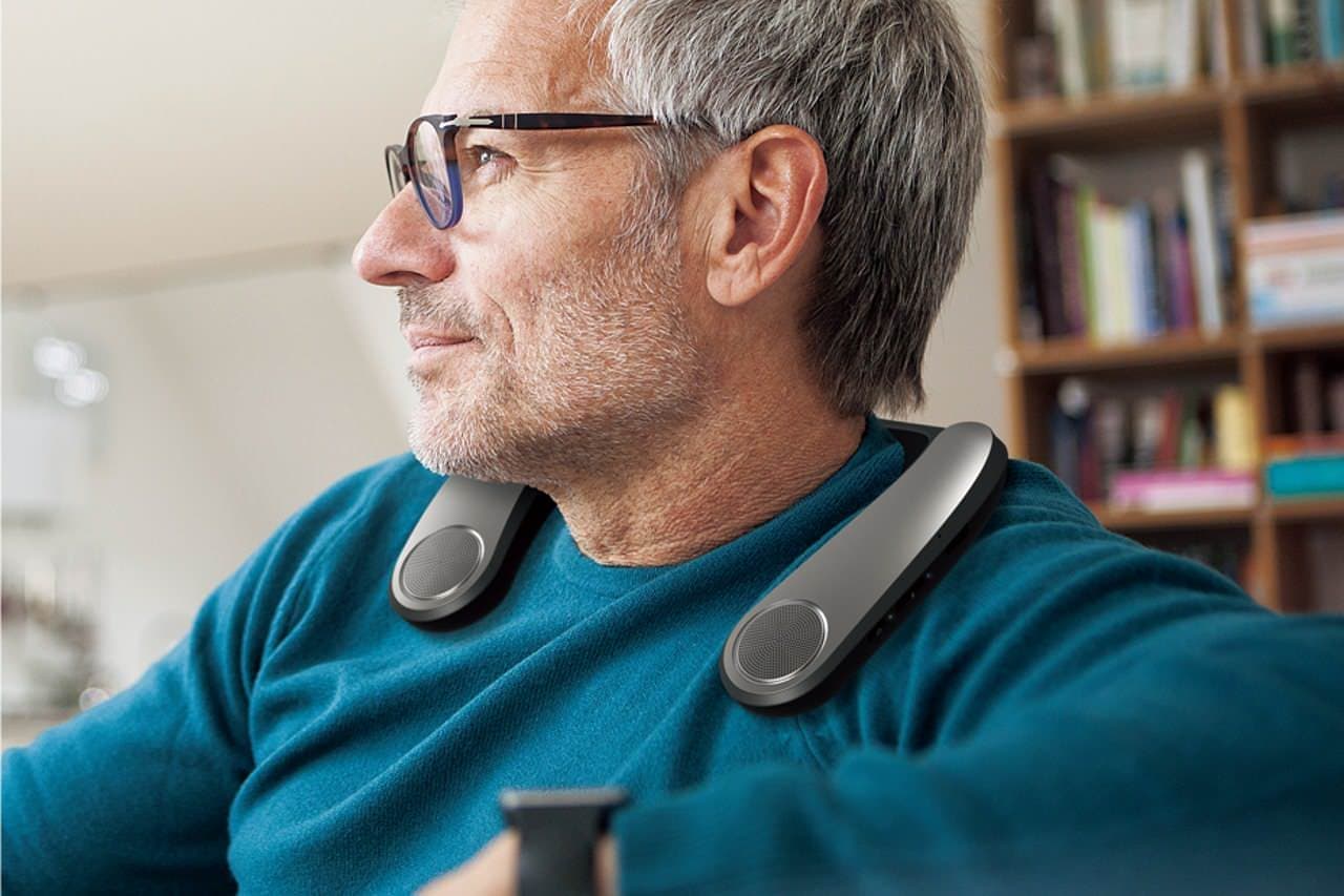 耳をふさがず首にかけるスピーカー「AN-SX7A」―映画を重低音で再生