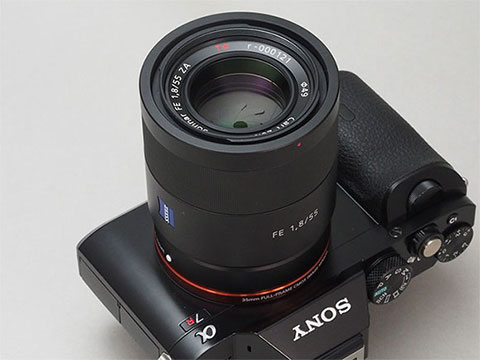 解像感と近代的なボケを両立した大口径単焦点――ソニー「Sonnar T* FE