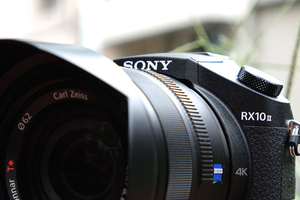高速連写や4K動画が堪能できるRXの高倍率ズームモデル――ソニー「RX10