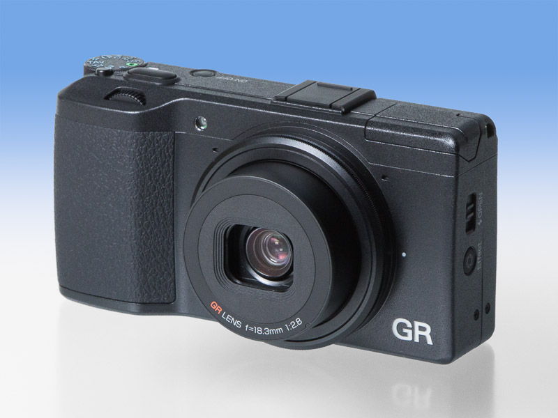 ついにAPS-Cセンサーを搭載した高級コンパクト――ペンタックスリコー