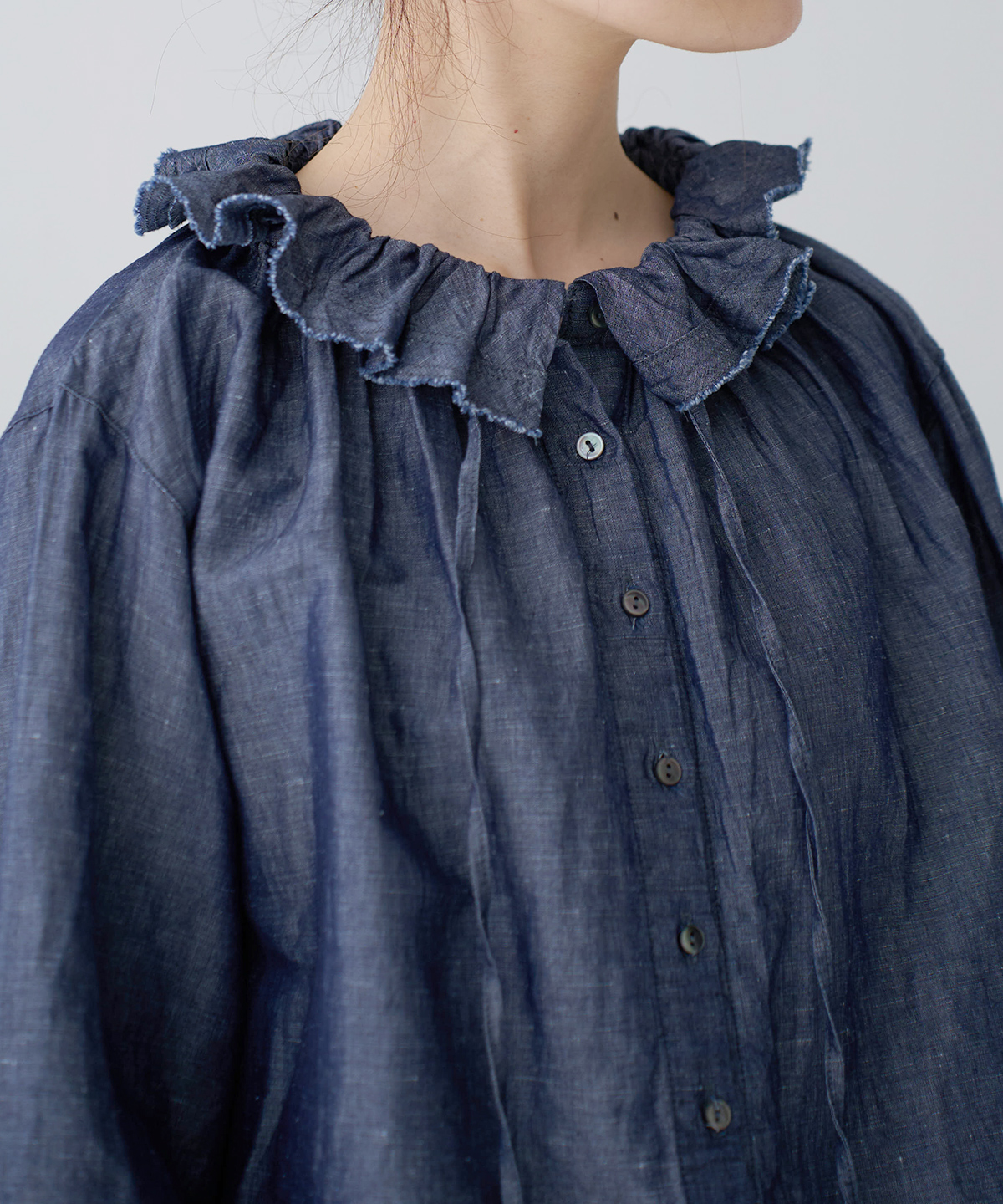 コットンリネンダンガリーフリルシャツ｜nest Robe / CONFECT ONLINE SHOP