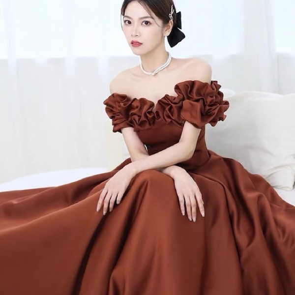 送料無料】モードカラー:オフショルダーサテンドレステラコッタ