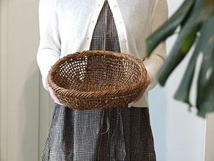 楽天市場】岩手県 あけび蔓細工 あけび こだし編み丸皿 果物皿 : おまめ