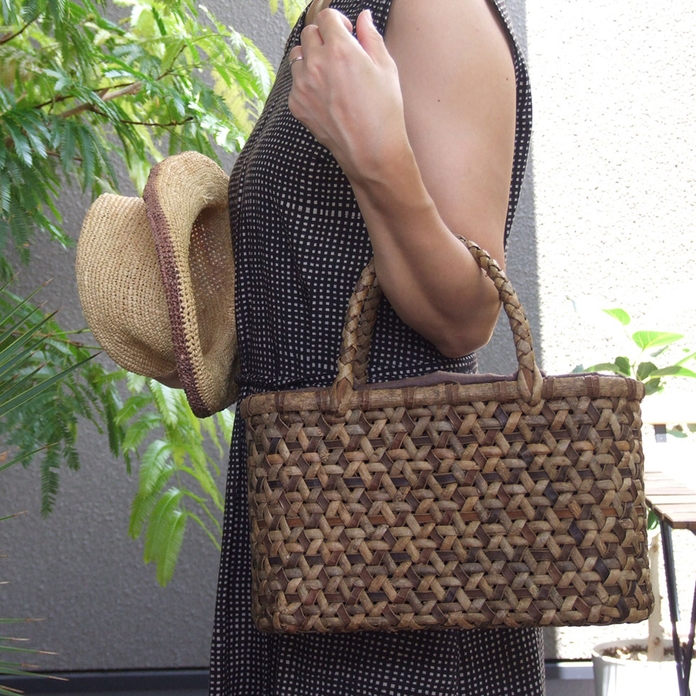 楽天市場】純国産 胡桃かごバッグ 鉄線編み 表裏 : おまめ