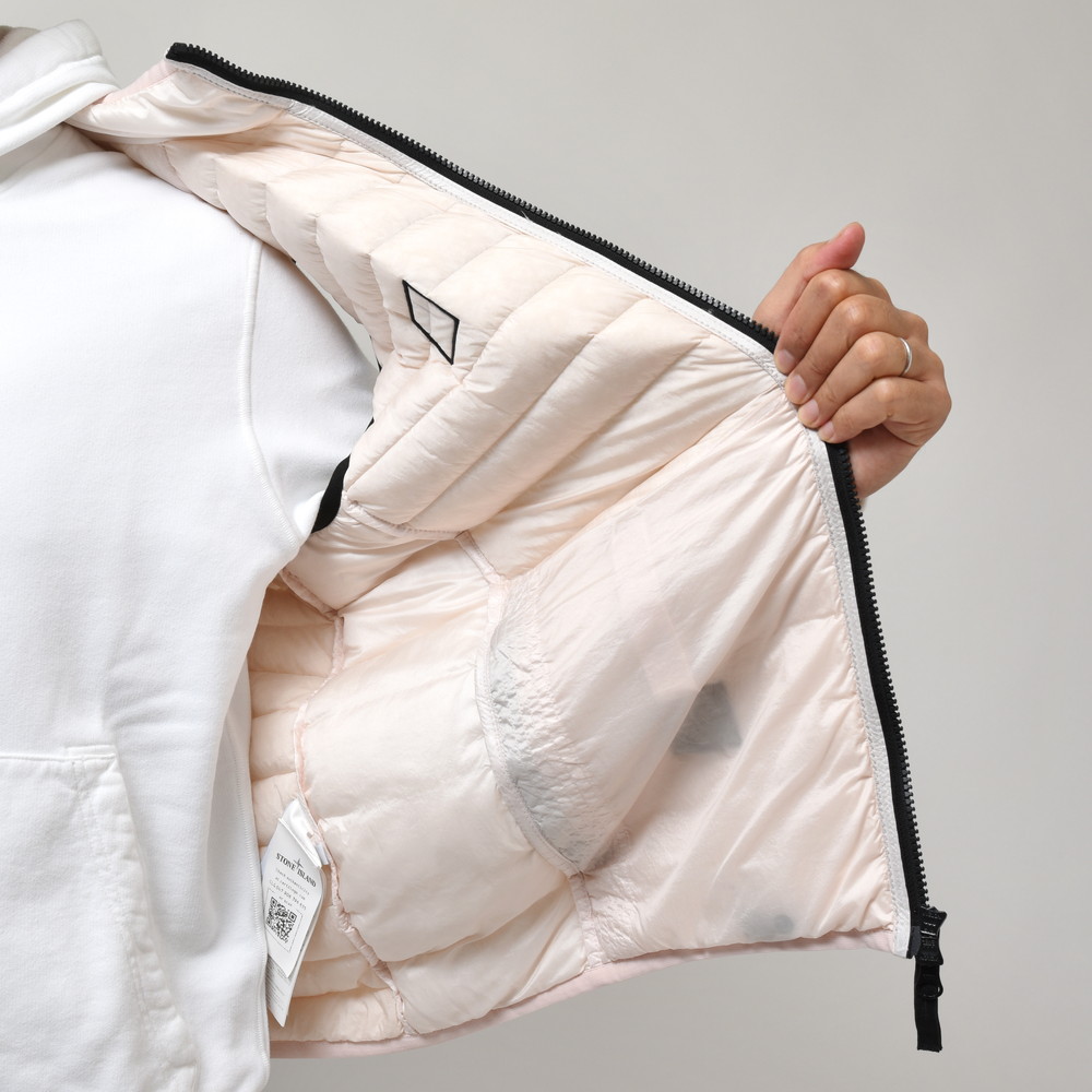 STONE ISLAND（ストーンアイランド）ガーメントダイナイロンパッカブル