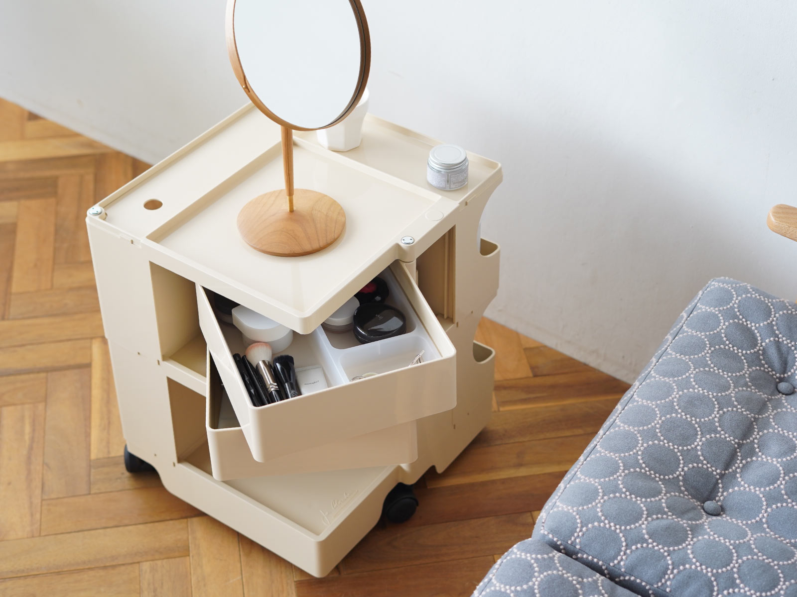 ボビーワゴン3段5トレイ　ブラック　正規品　ウッド天板2枚付き　収納ワゴン ボビーワゴン 3段5トレイ ブラック(ブラック)：ホーム