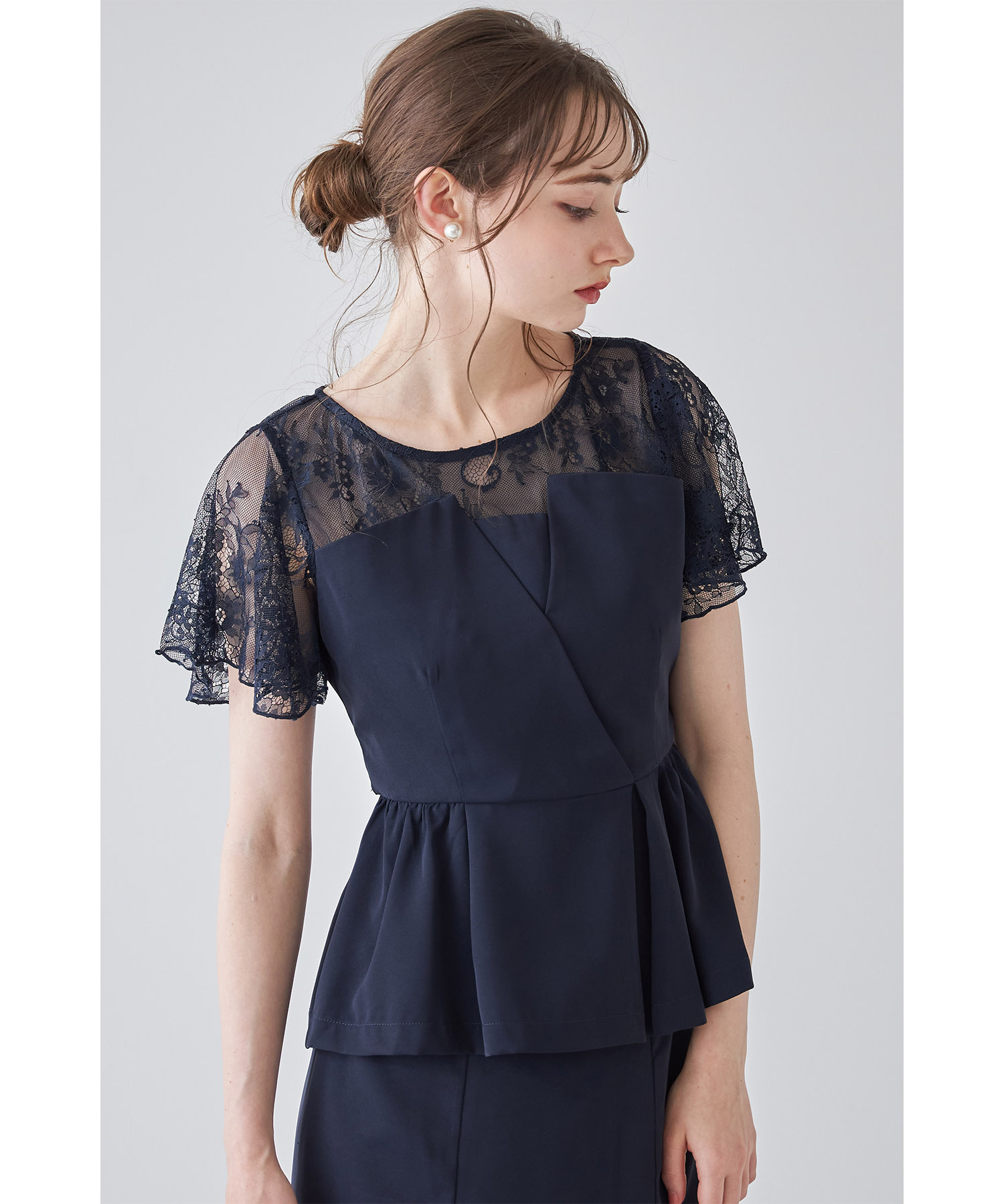 レース切り替えペプラムトップス×タイトスカートセットアップ