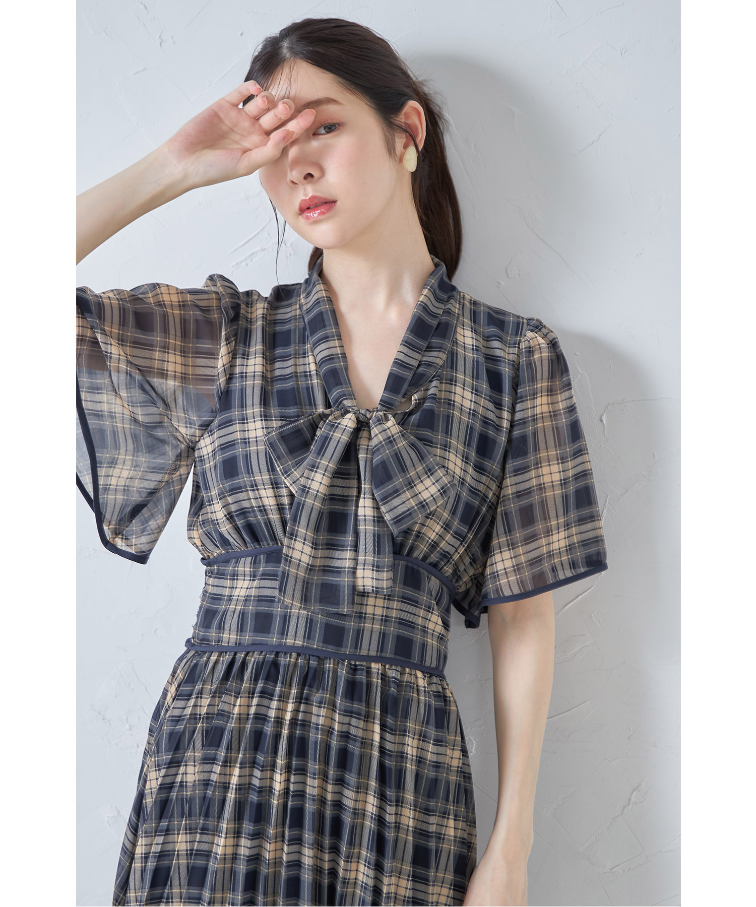 ボウタイリボン付きフレアスリーブチェックワンピース