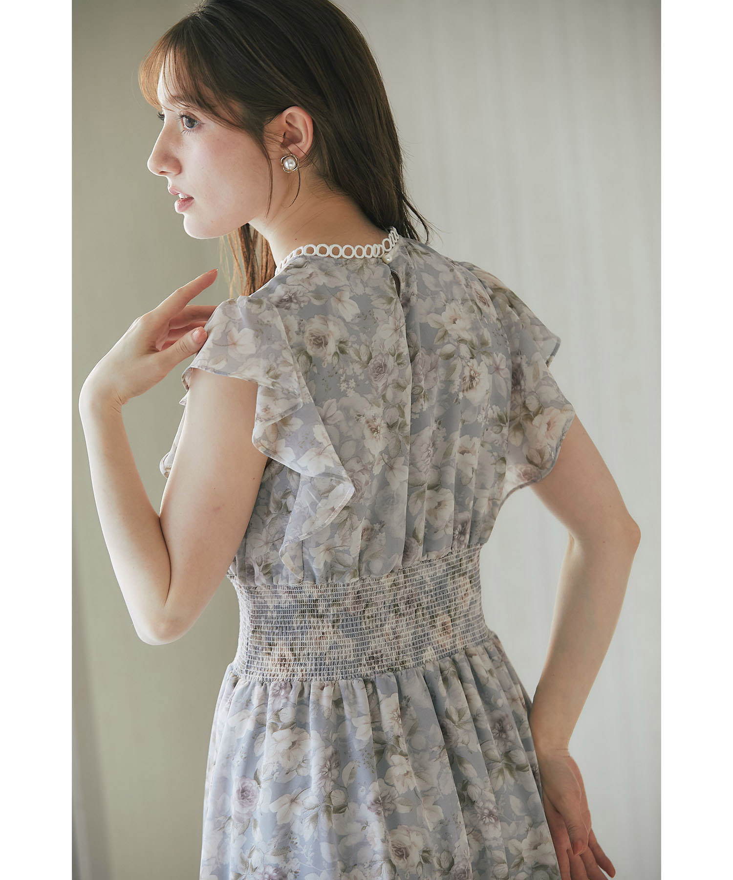 リングレース付きウエストシャーリングフラワープリントワンピース