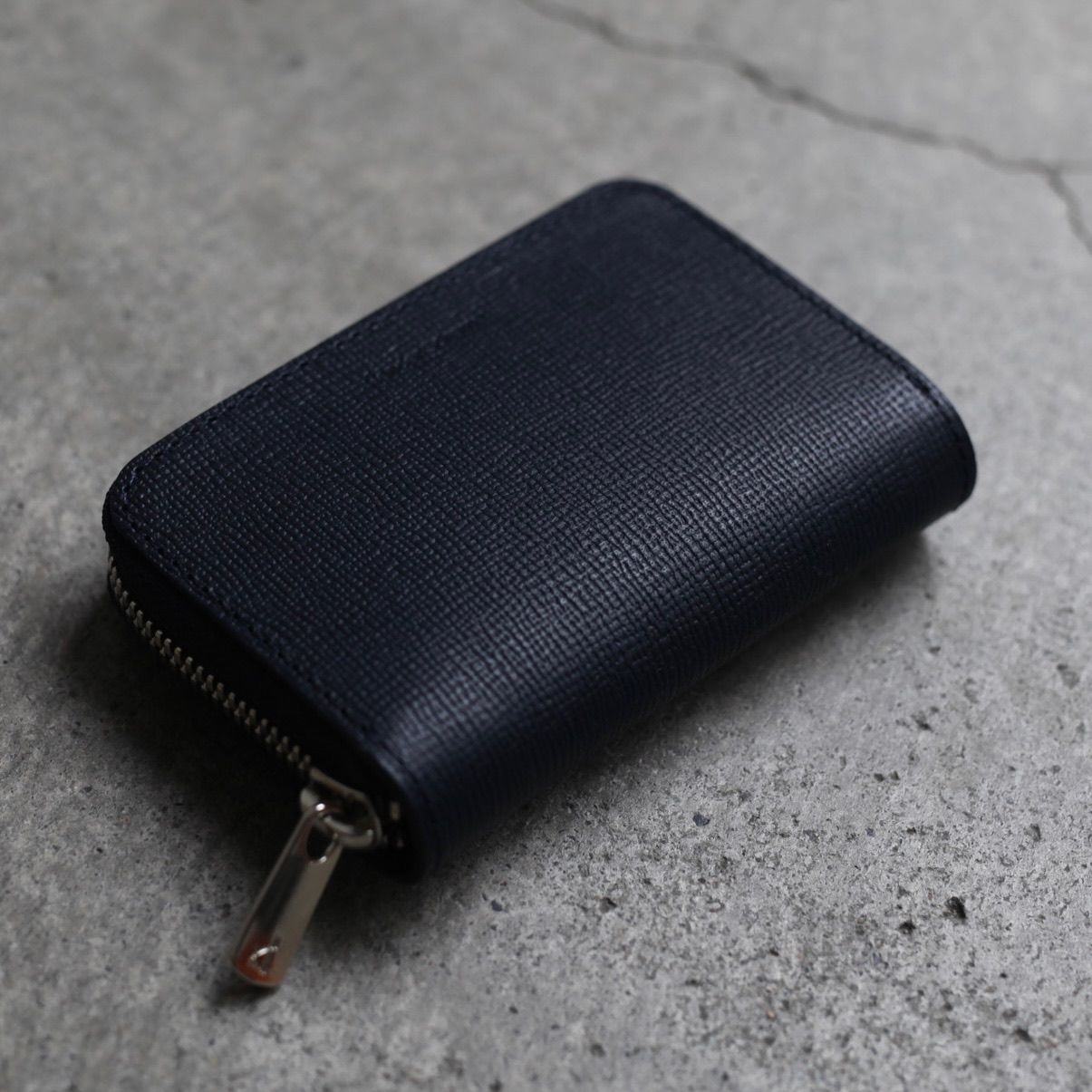 Hender Scheme - 【残り一点】Round Zip Case(NAVY) | ACRMTSM ONLINE