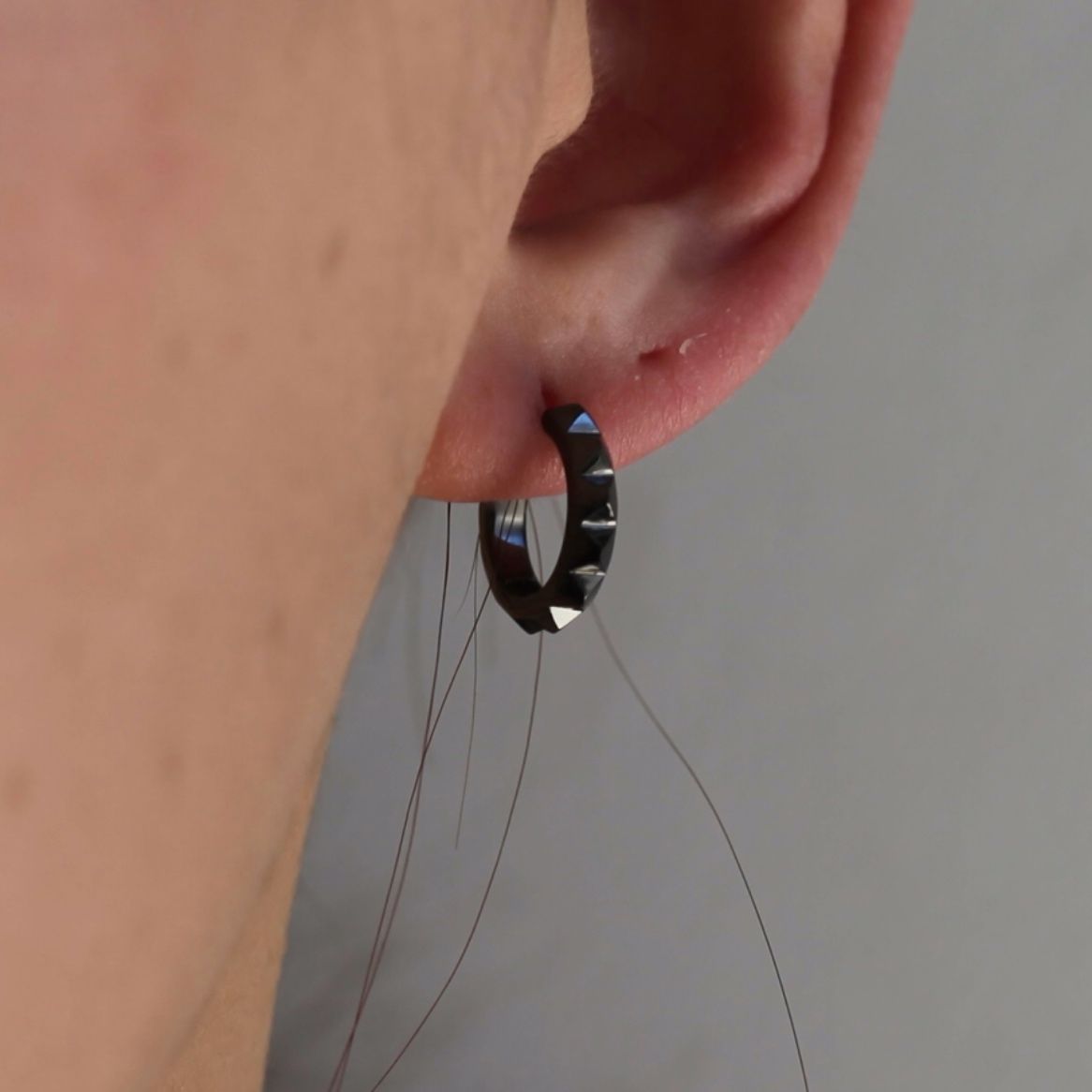 GARNI - 【残り一点】Multiple Studs Pierce(BLACK) | ACRMTSM ONLINE