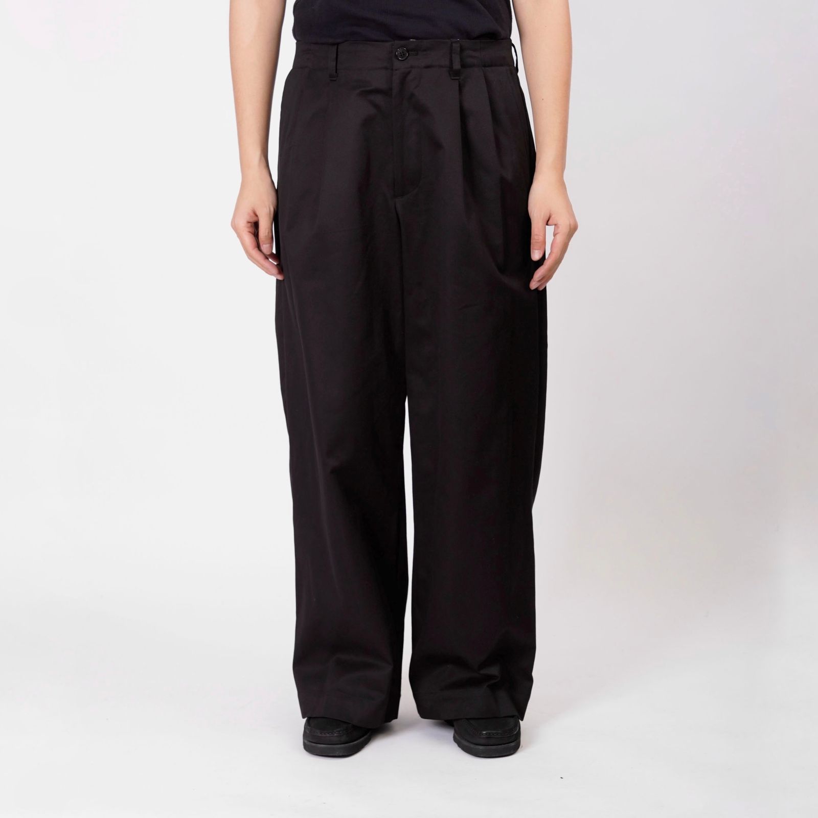 UNIVERSAL PRODUCTS - 【残り一点】2Tuck Wide Chino Trousers
