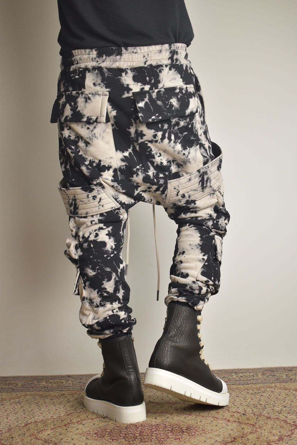 A.F ARTEFACT - Discharge Pinting Belt Cargo Sarouel Jogger