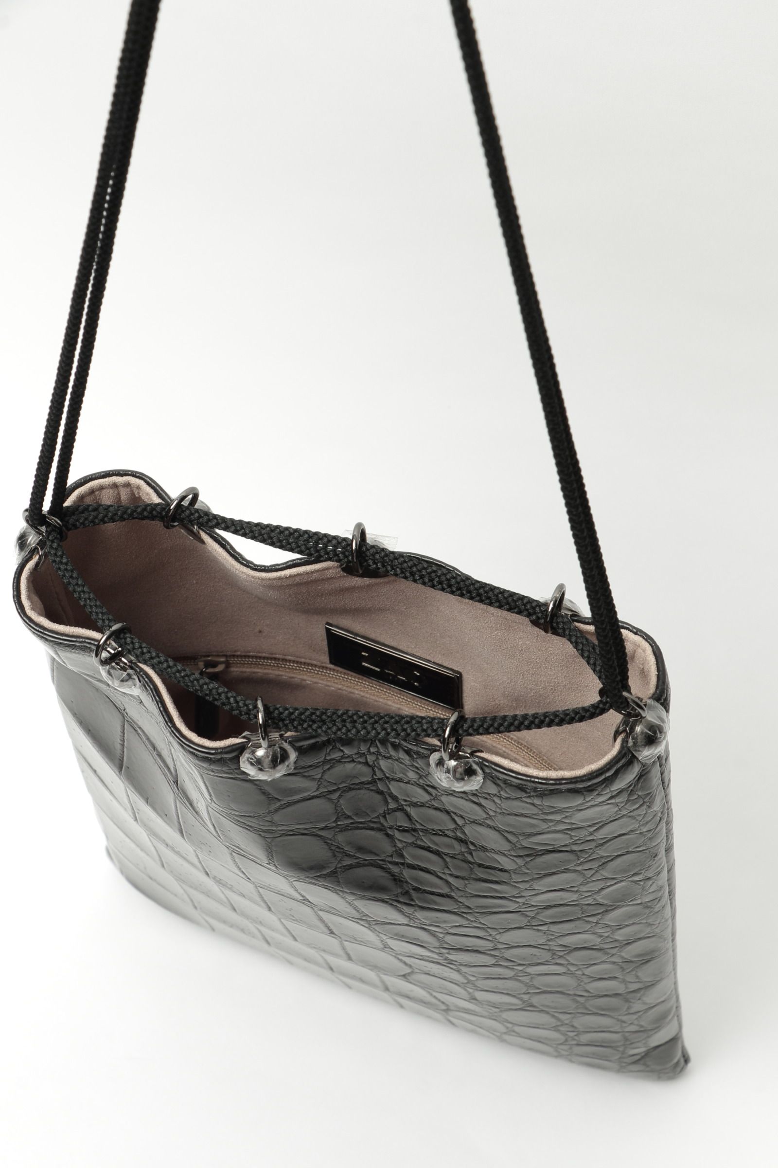 ZAO - マットラージクロコ (ノバギニア) 巾着 バッグ / ブラック