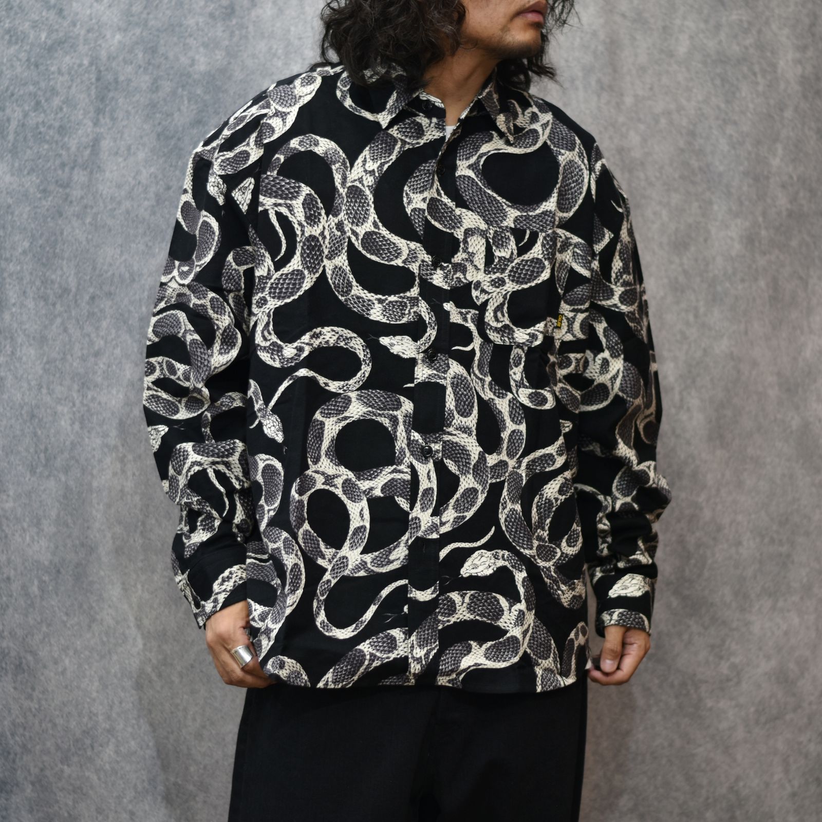 CALEE - PRINT NEL L/S SH ＜SNAKE PATTERN＞ (BLACK)｜蛇柄