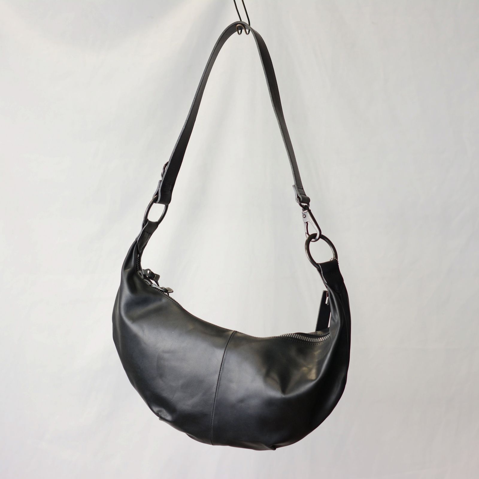 ISAMU KATAYAMA BACKLASH - GUIDI オイルカーフ バナナバッグ