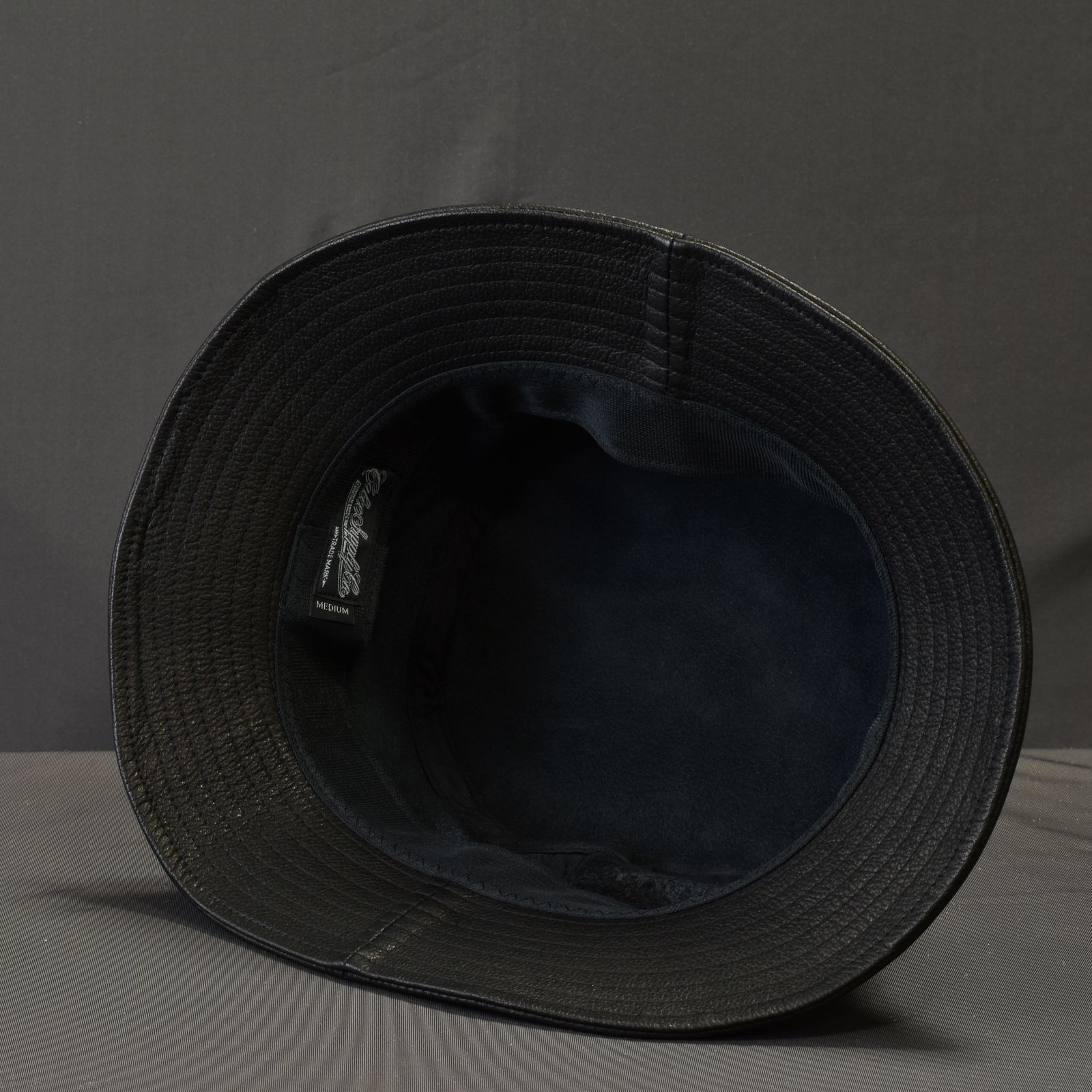 CALEE - CAL LOGO LEATHER BUCKET HAT (BLACK) / レザー バケット
