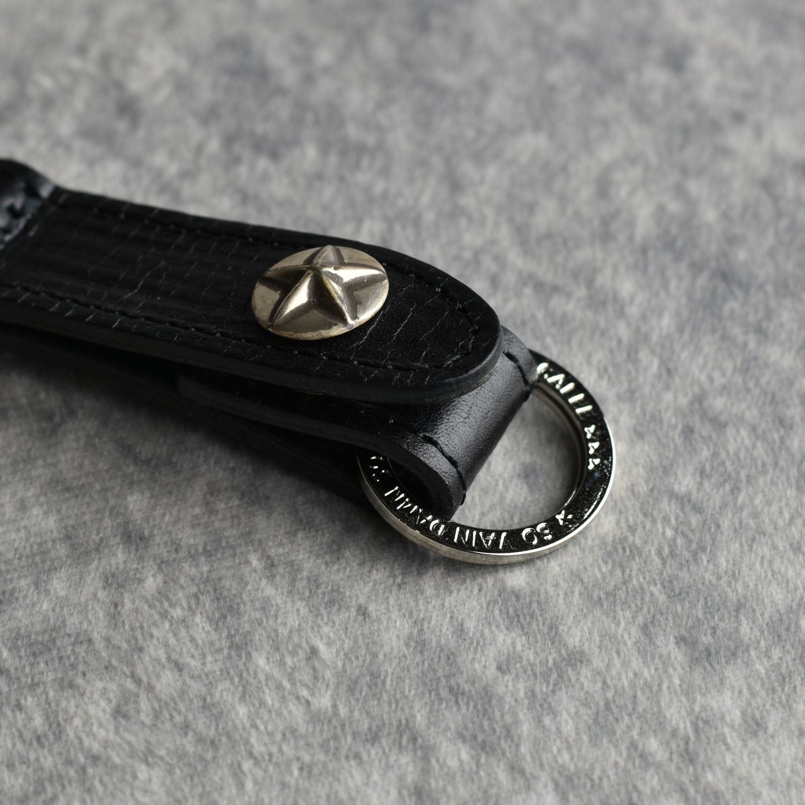 CALEE - SILVER STAR CONCHO LEATHER KEY RING (BLACK) / シルバー