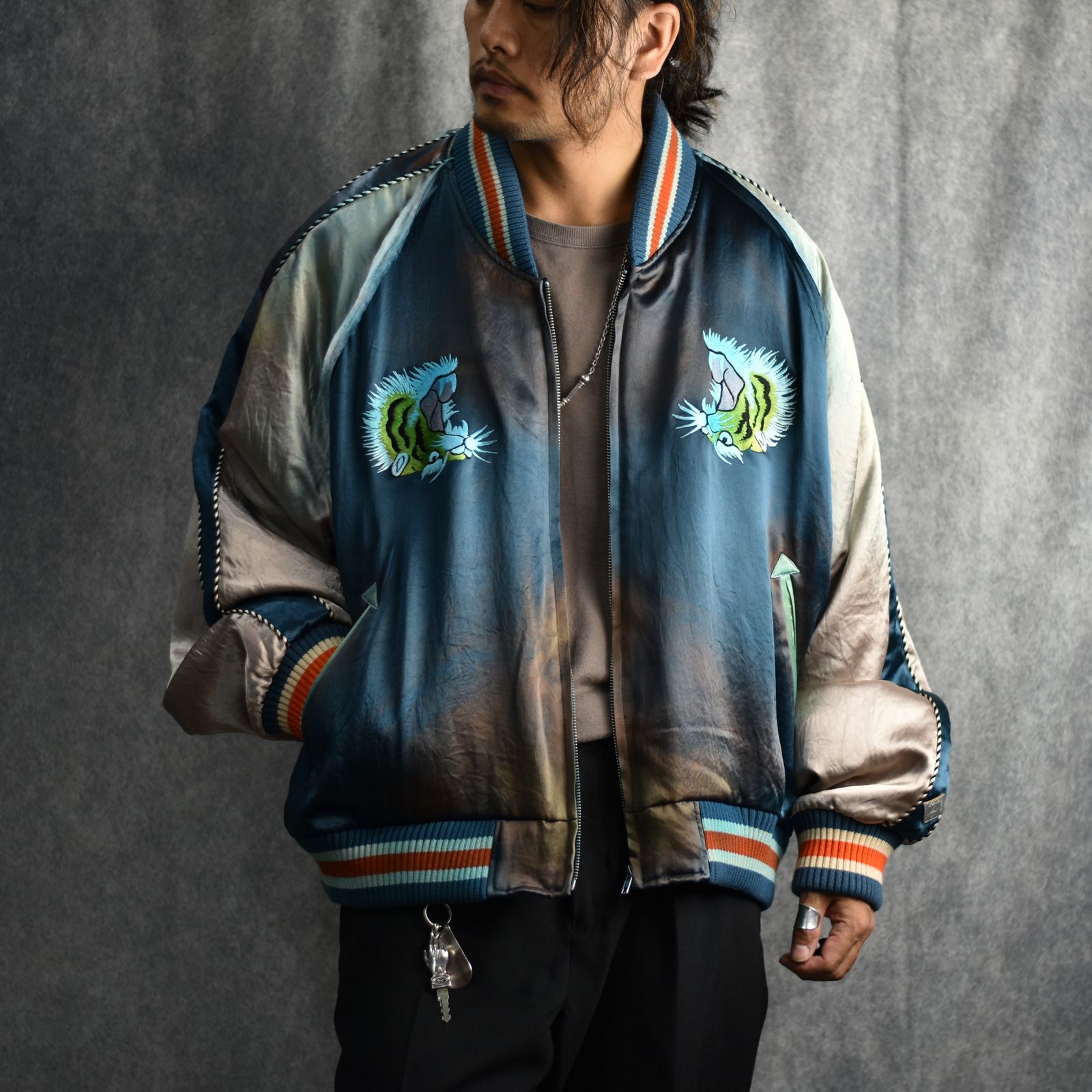 el conductorH - UPSIDEDOWN TIGER EMBROIDERED AGED SOURVENIR JKT