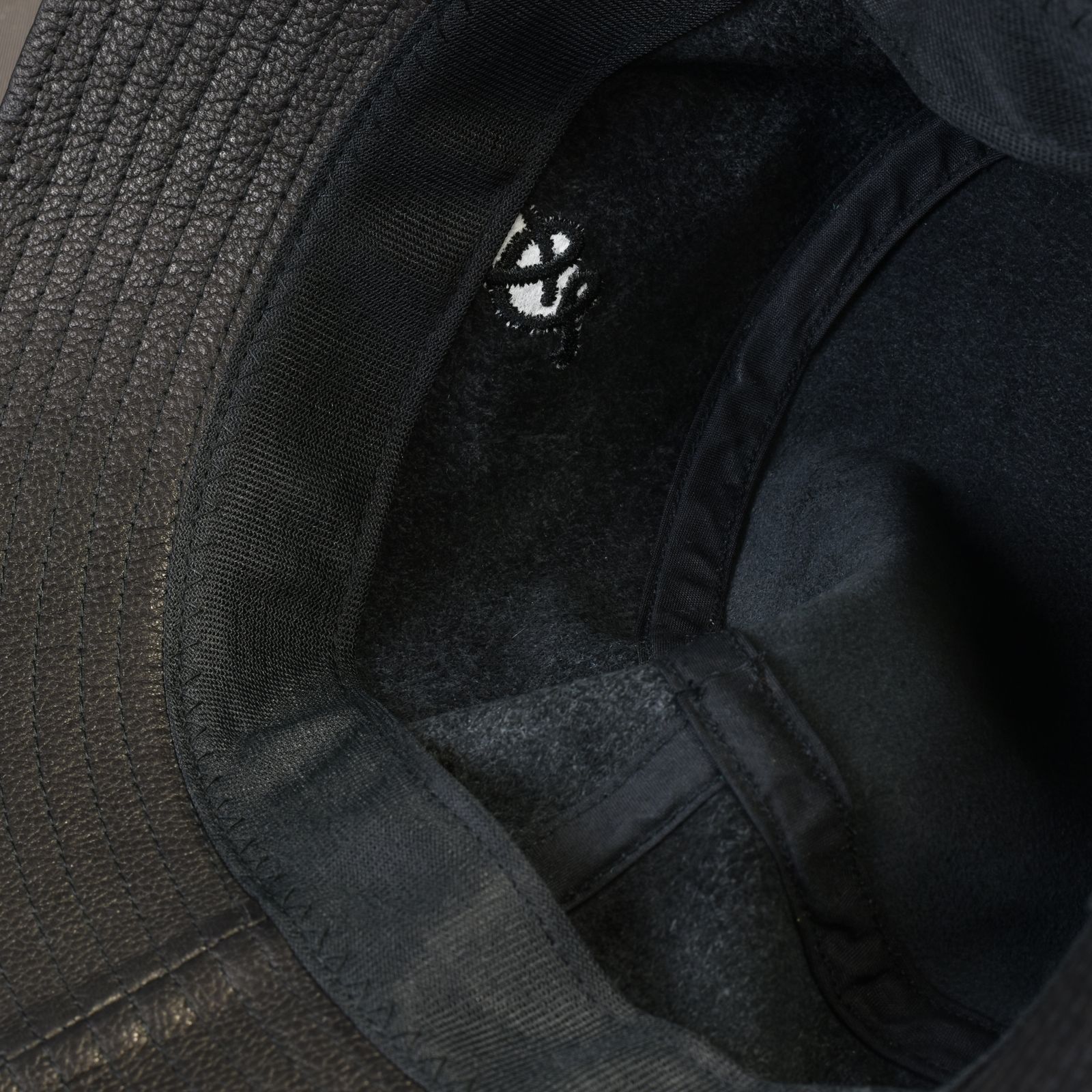 CALEE - CAL LOGO LEATHER BUCKET HAT (BLACK) / レザー バケット
