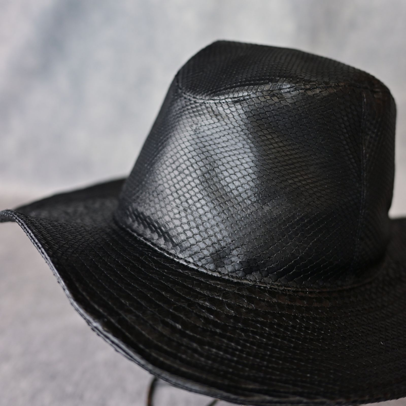 ISAMU KATAYAMA BACKLASH - オイルパイソン レザーハット (BLACK