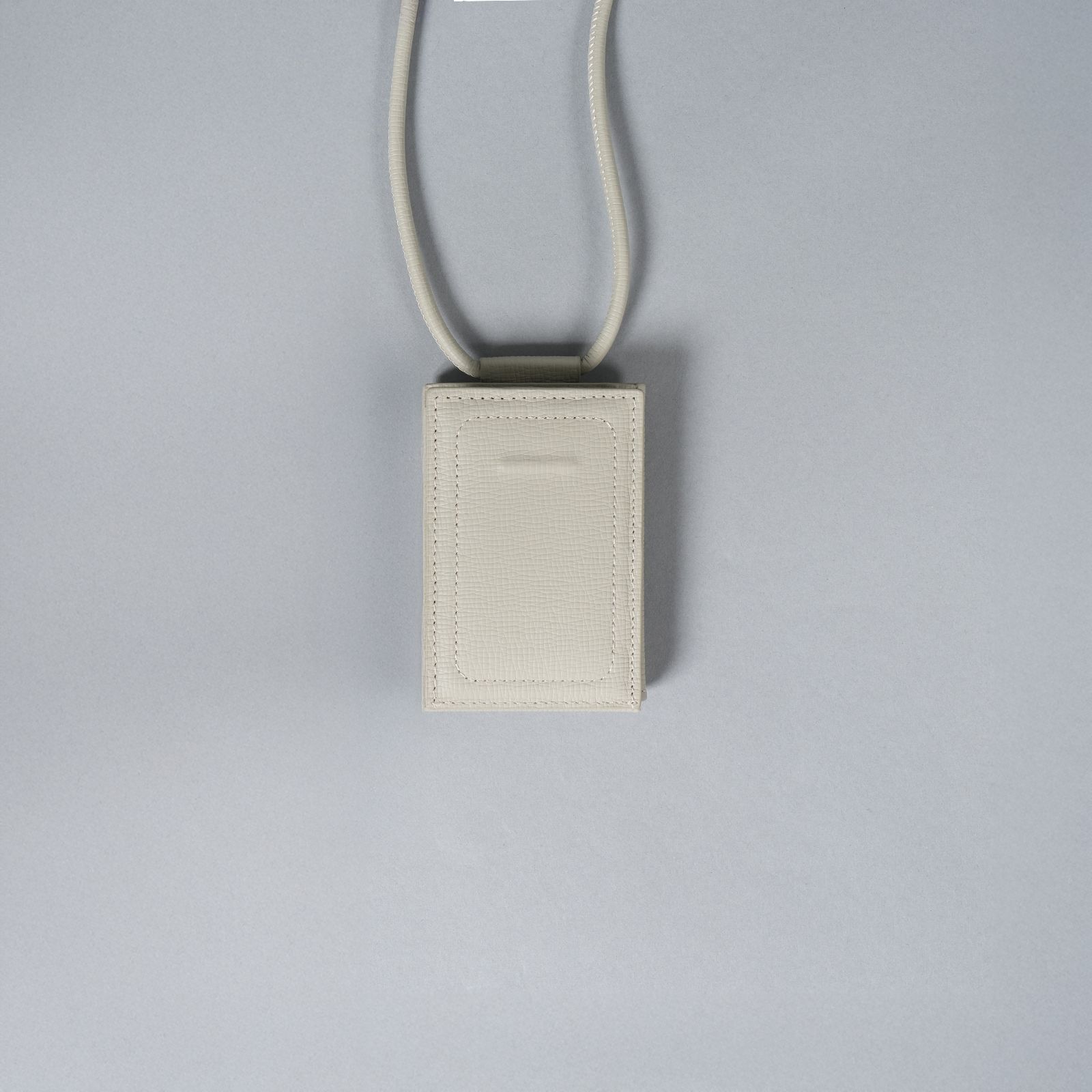 objcts.​io - レザーストラップ付iPhoneアクセサリー - ウォレット