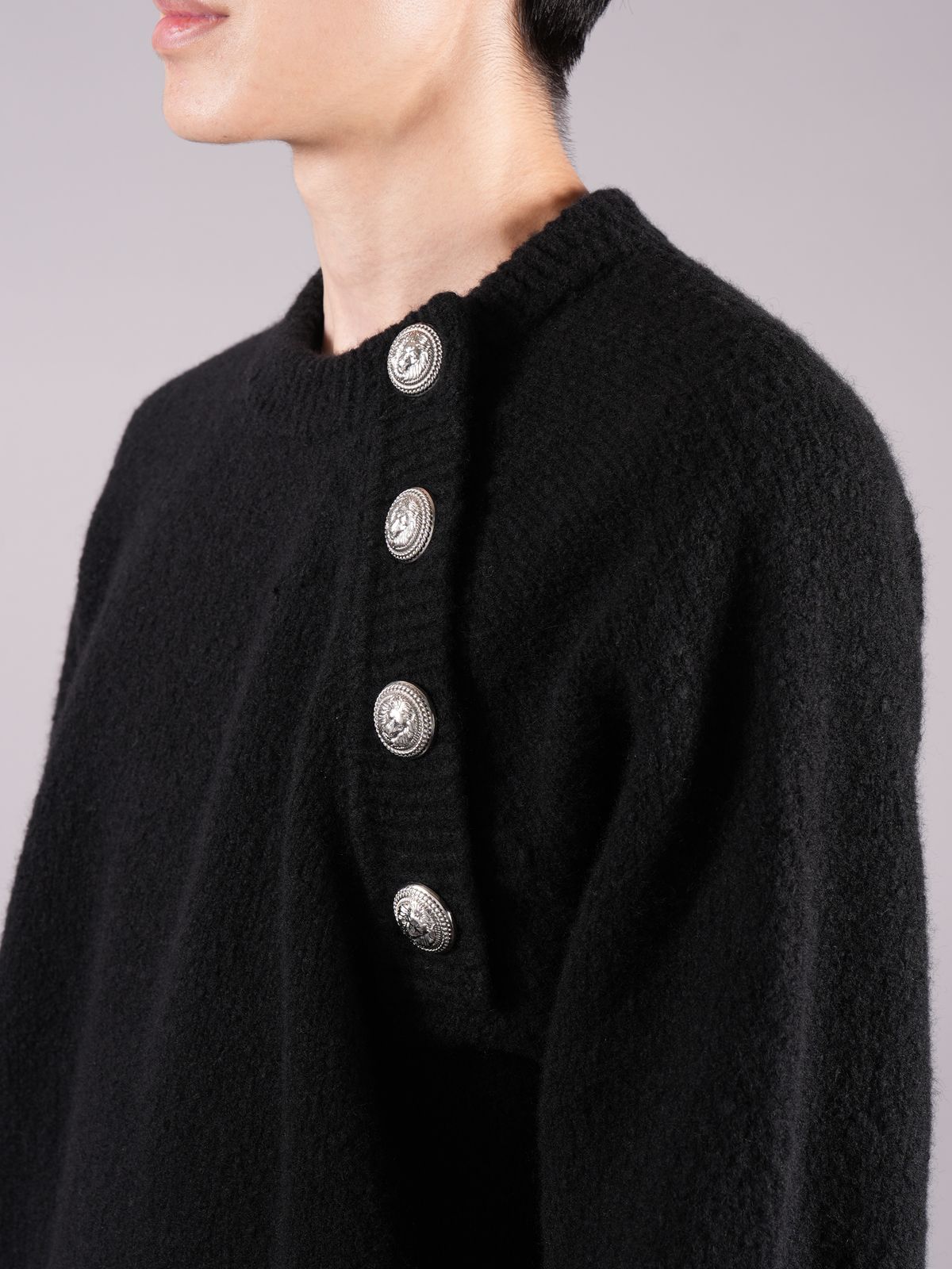 BALMAIN - 【ラスト1点】BUTTONED CASHMERE CREWNECK / カシミア