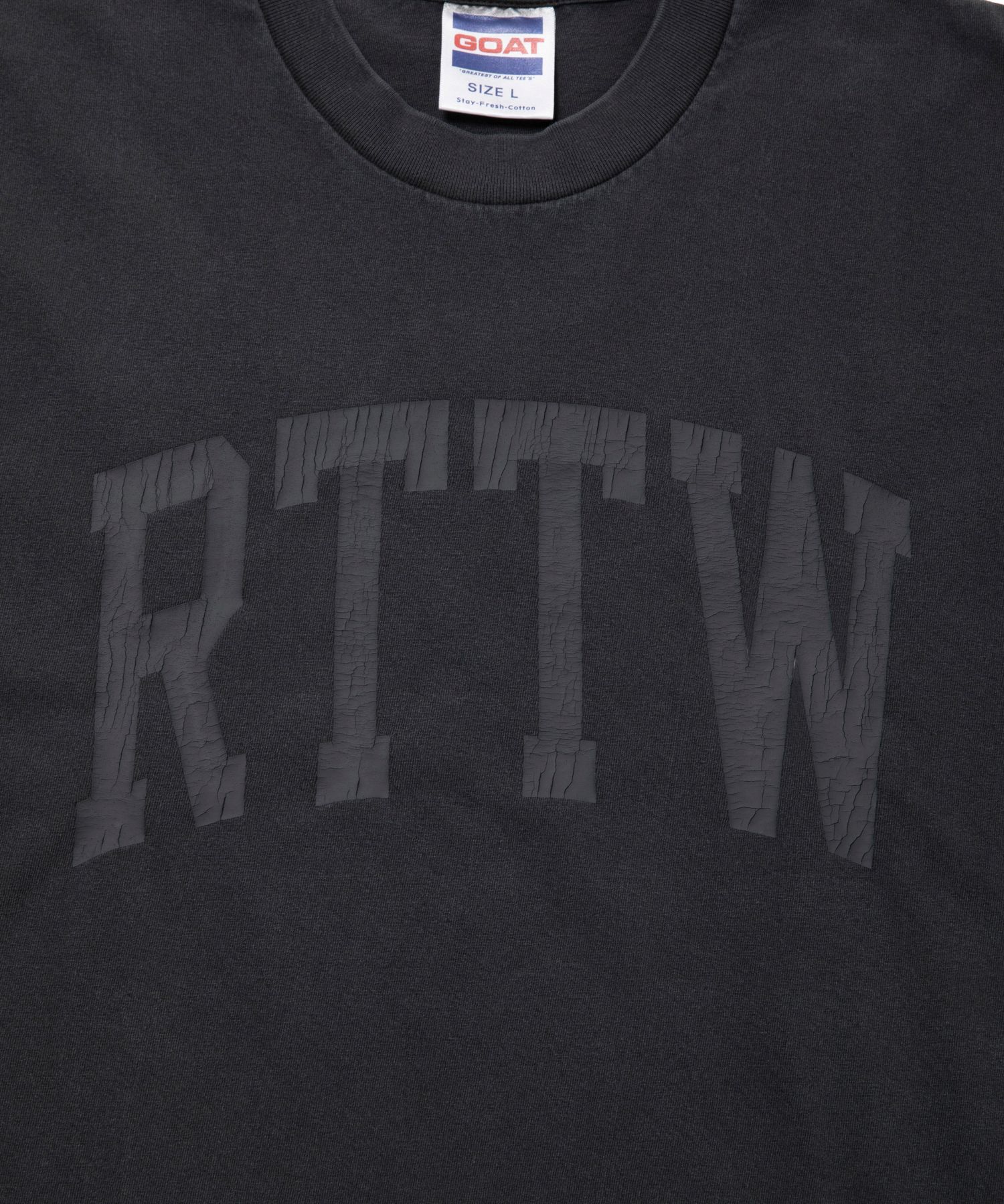 ROTTWEILER - RTTW TEE (BLACK) / カレッジロゴ プリント Tシャツ