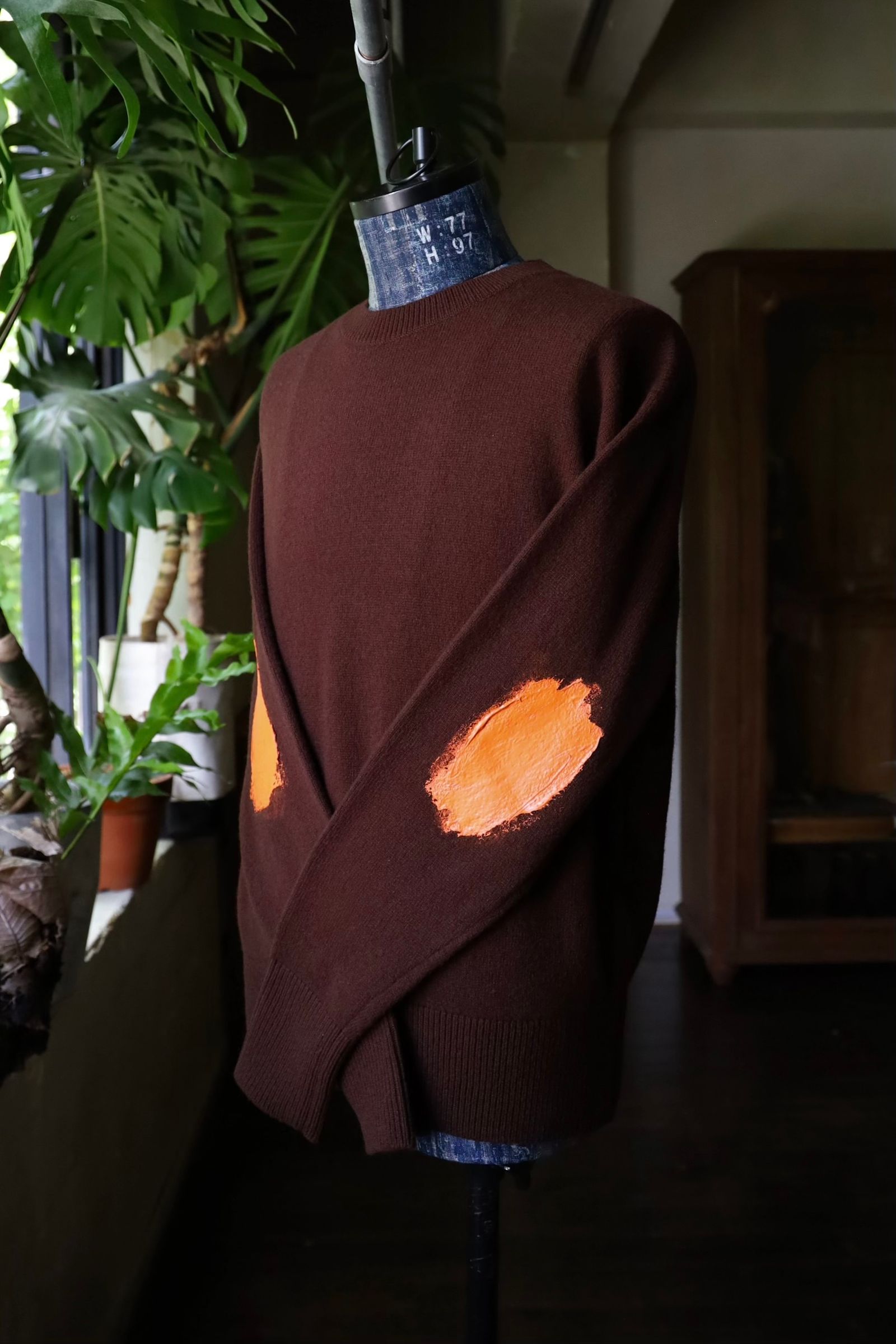 YOKE - ヨーク24FW PAINTED ELBOW PATCH SWEATER(YK24FW0822S)BROWN | MARK