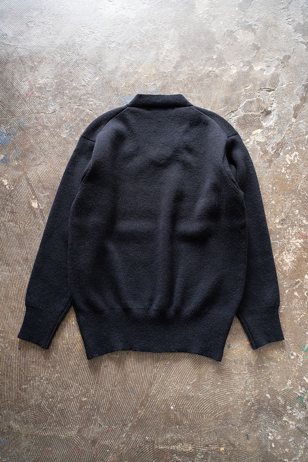 Slopeslow - Hard twisted Shetlandwool cross V neck sweater(NAVY