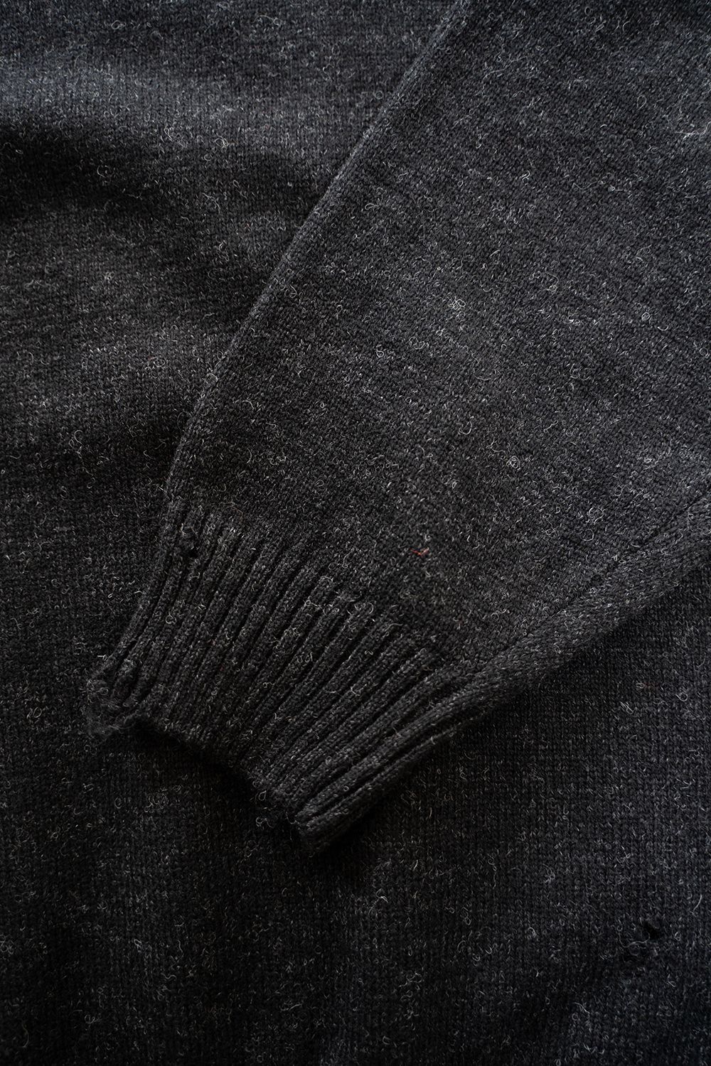 STILL BY HAND - 【25AW】ダメージクルーネックニット(DARK CHARCOAL
