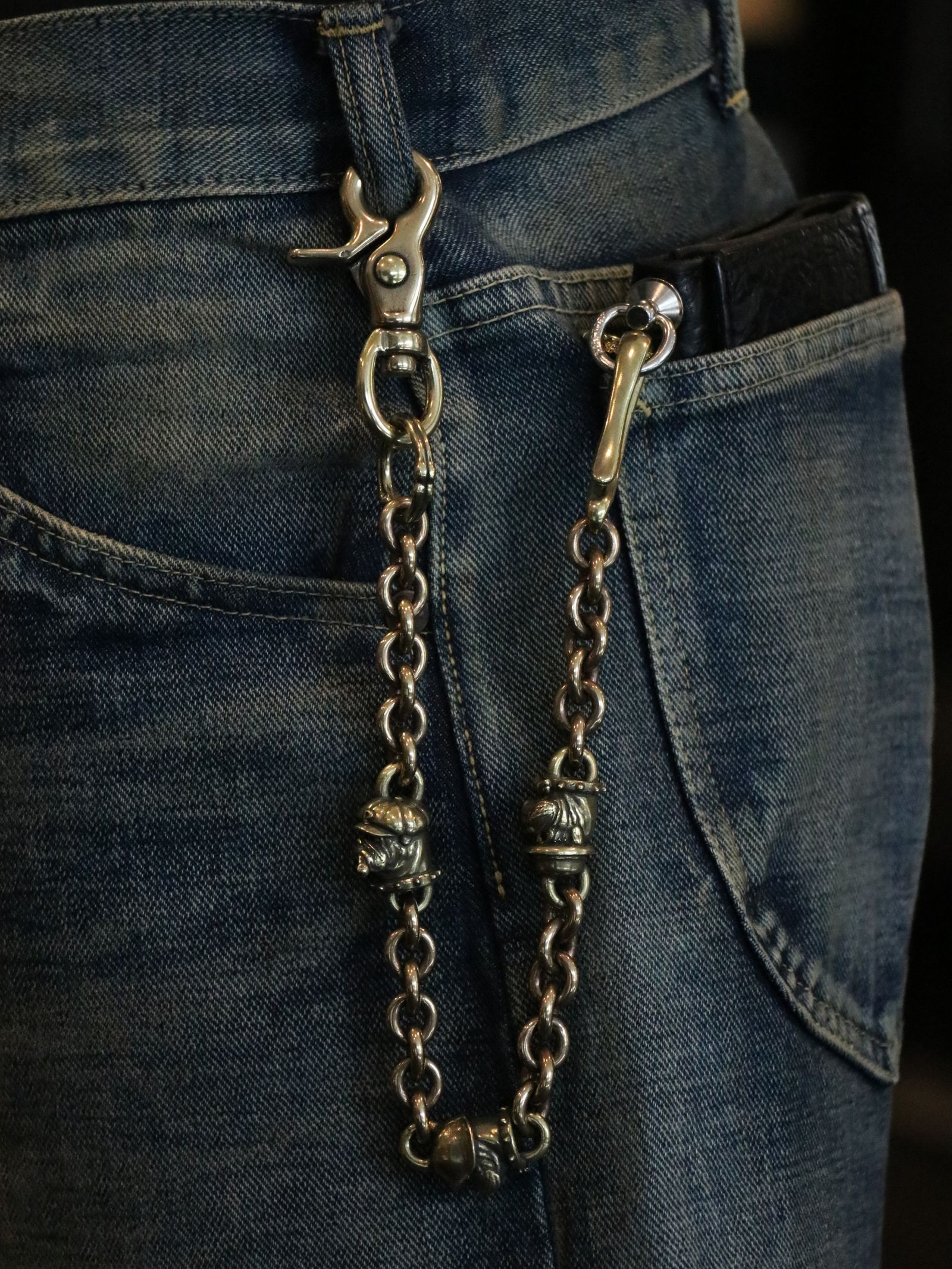 PEANUTS & CO. - BULL WALLETCHAIN (BRASS) | SKANDA