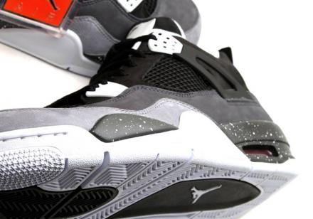 8月24日発売予定】 ナイキ エアジョーダン4 レトロ ブラック/ホワイト