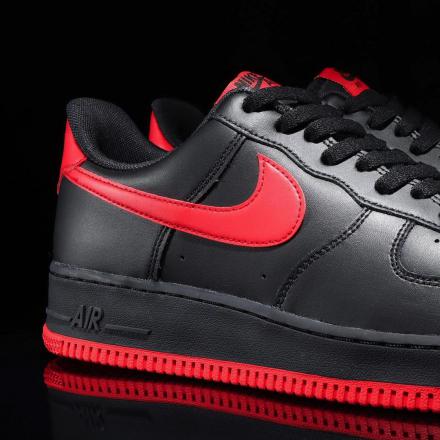 国内販売中】ナイキ エアフォース 1 '07 ブラック/ユニバーシティ