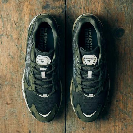 国内3月18日発売予定】 マハリシ × ミズノ ウエーブ ライダー 10