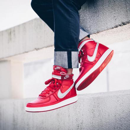 国内8月8日発売予定】 ナイキ バンダル ハイ サプリーム 全2色