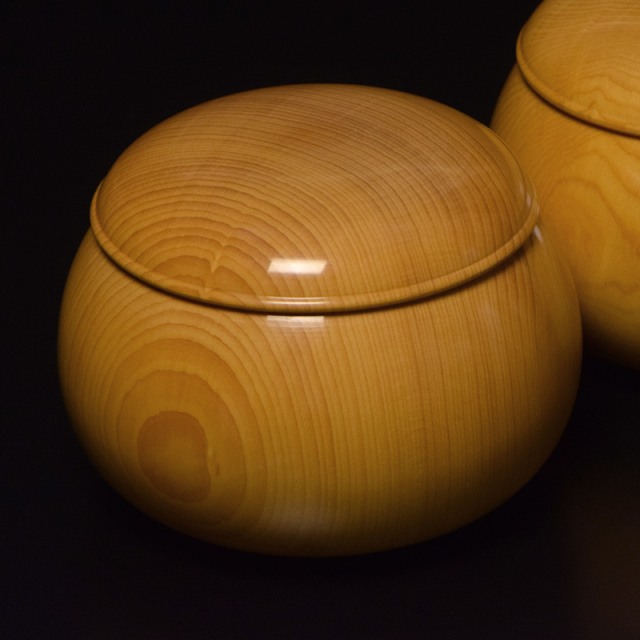 国産本榧足付碁盤 4寸7分（木裏） ga40029 | 前川榧碁盤店