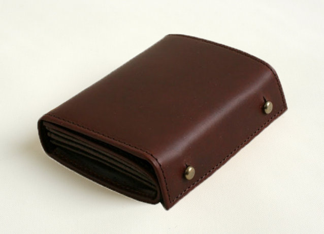 コンパクト二つ折り革財布 | ミッレフォッリエ - エムピウ（m+）