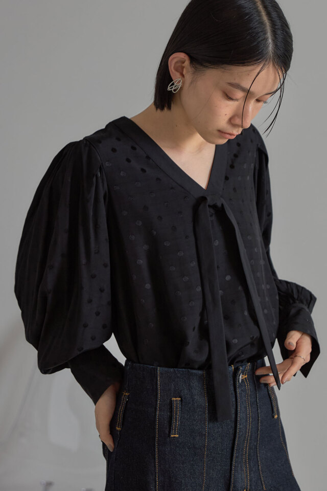 ドットジャガードリボンブラウス