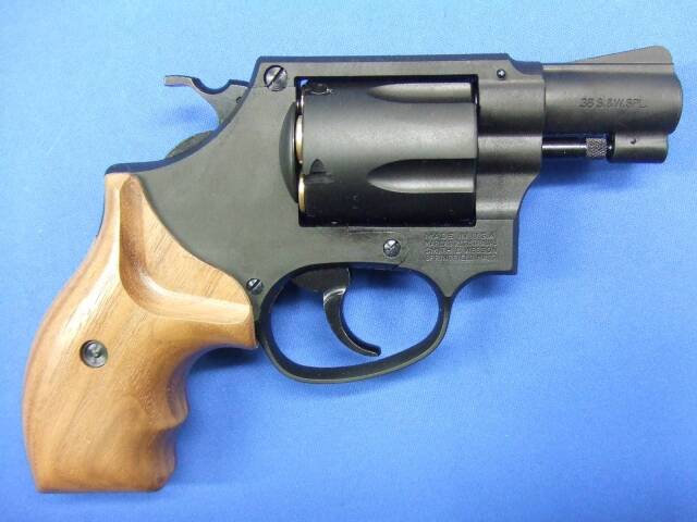 S&W M36 2in ブラック HW フィンガーチャンネル付 木製グリップ仕様