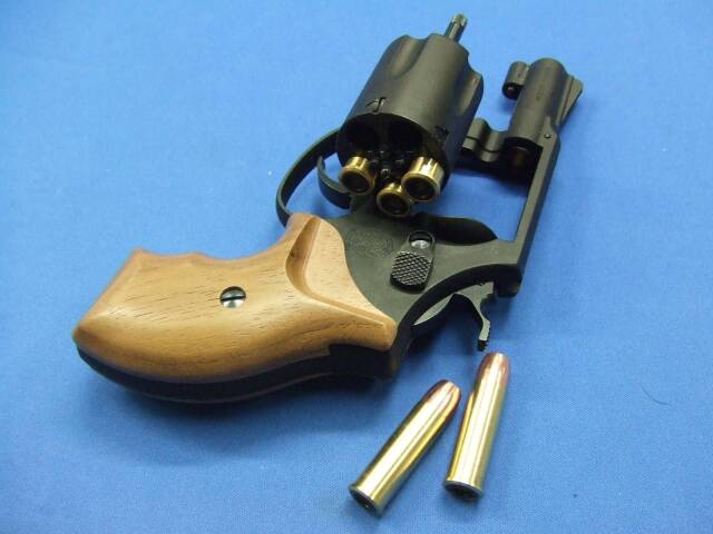 S&W M36 2in ブラック HW フィンガーチャンネル付 木製グリップ仕様