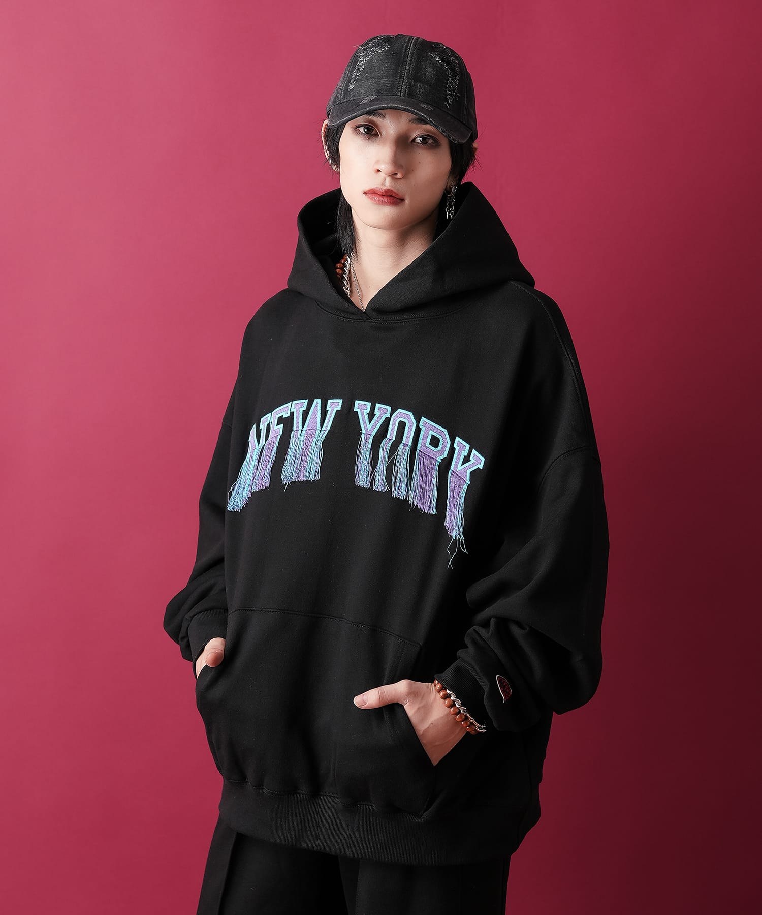 ニューヨークフリンジミックス刺繍ロゴスウェットプルオーバーパーカー