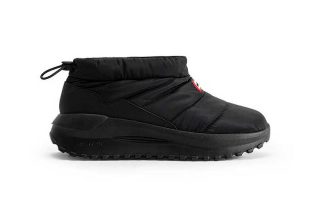 寒い冬に活躍するカジュアルなシューズ＊