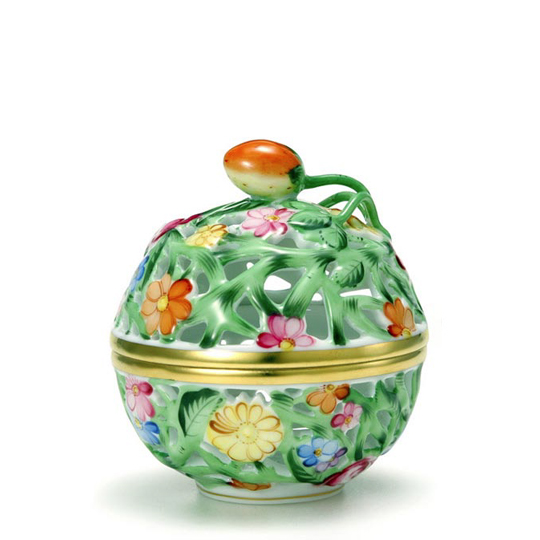 透かしボンボン入れ