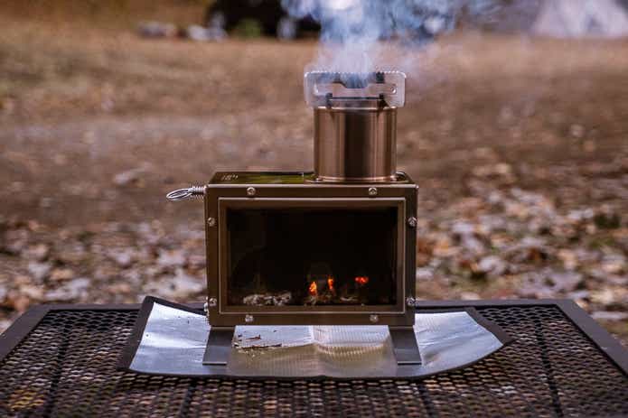 オヤジ大興奮】卓上で薪スト!? 収納サイズ小さッ！新作「ミニ薪