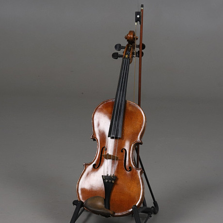 Violin with string, label marked, Antonius Stradivarius Cremona