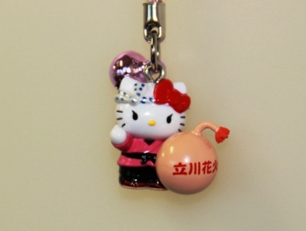 立川花火大会」キティちゃん限定根付け発売－法被姿で表情きりっ